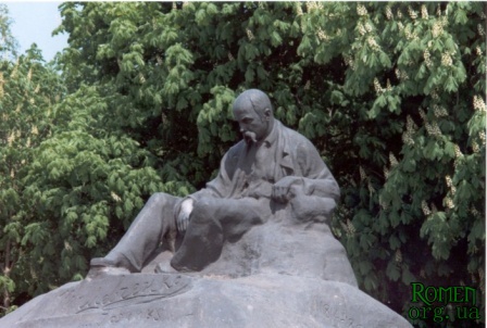 Ещё один вид памятника Шевченко